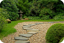 Harmonischer Weg aus Steinplatten