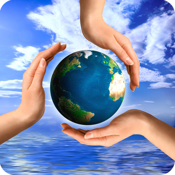 Drei H&auml;nde um Weltkugel